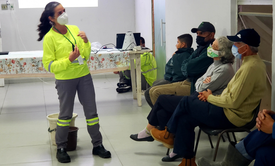 A Portos do Paraná promoveu na quinta-feira (16), na bacia hidrográfica do Baixo Rio Cachoeira, em Antonina, uma reunião com agricultores locais sobre o Programa de Recuperação de APPs Degradadas (PRAD). - Paranaguá, 17/09/2021 - Foto: Pierpaolo Notta/Portos do Paraná
