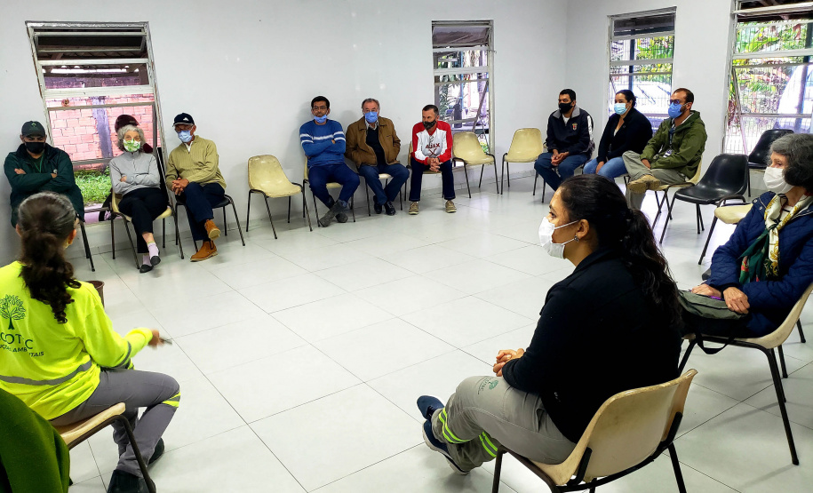 A Portos do Paraná promoveu na quinta-feira (16), na bacia hidrográfica do Baixo Rio Cachoeira, em Antonina, uma reunião com agricultores locais sobre o Programa de Recuperação de APPs Degradadas (PRAD). - Paranaguá, 17/09/2021 - Foto: Pierpaolo Notta/Portos do Paraná
