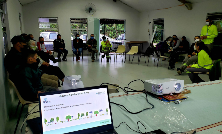 A Portos do Paraná promoveu na quinta-feira (16), na bacia hidrográfica do Baixo Rio Cachoeira, em Antonina, uma reunião com agricultores locais sobre o Programa de Recuperação de APPs Degradadas (PRAD). - Paranaguá, 17/09/2021 - Foto: Pierpaolo Notta/Portos do Paraná