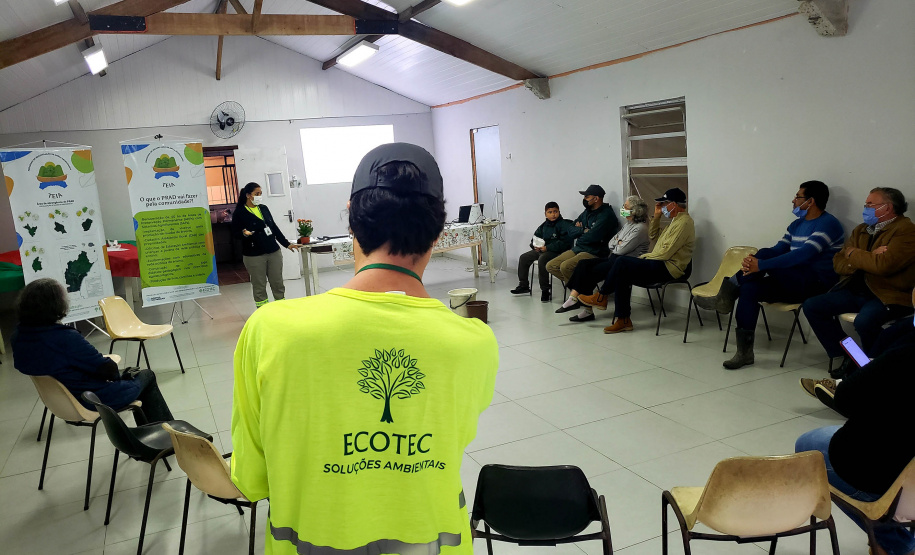 A Portos do Paraná promoveu na quinta-feira (16), na bacia hidrográfica do Baixo Rio Cachoeira, em Antonina, uma reunião com agricultores locais sobre o Programa de Recuperação de APPs Degradadas (PRAD). - Paranaguá, 17/09/2021 - Foto: Pierpaolo Notta/Portos do Paraná