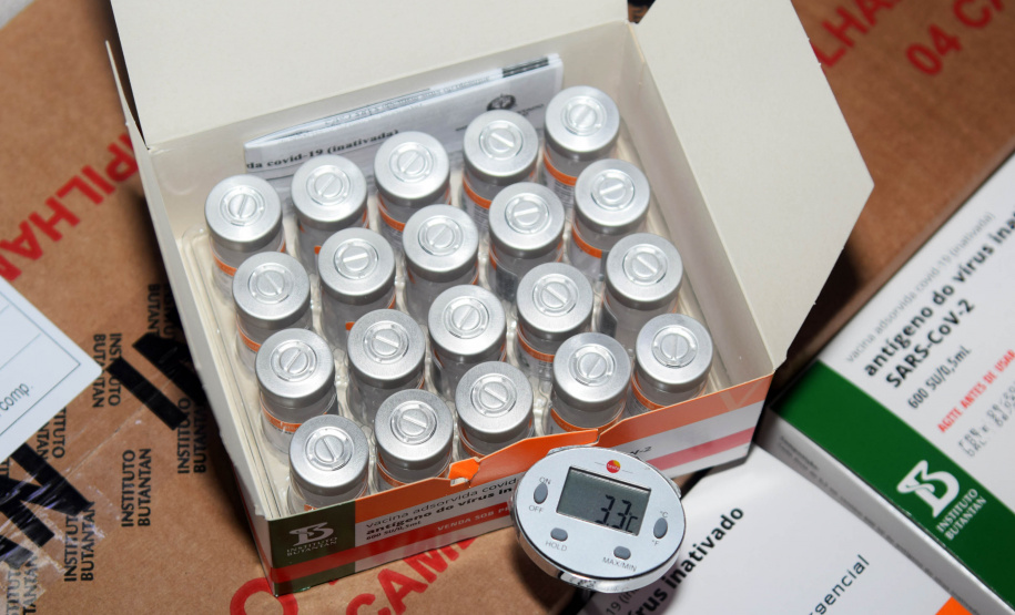 O Paraná recebe mais 100.400 imunizantes da CoronaVac/Butantan é destinada à primeira e segunda doses (D1 e D2),  referente à 49ª pauta de distribuição do Ministério da Saúde. -  Curitiba, 09/09/2021  -  Foto: Américo Antonio/SESA