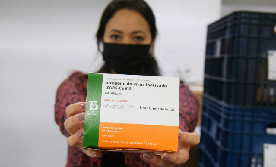 O Paraná recebe mais 100.400 imunizantes da CoronaVac/Butantan é destinada à primeira e segunda doses (D1 e D2),  referente à 49ª pauta de distribuição do Ministério da Saúde. -  Curitiba, 09/09/2021  -  Foto: Américo Antonio/SESA