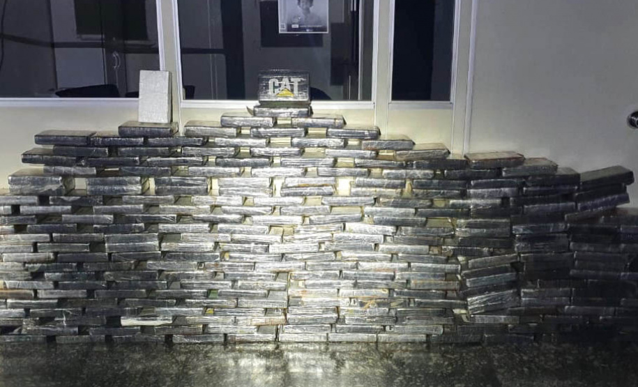 A Rondas Ostensivas Tático Móvel (ROTAM) do 9° Batalhão da Polícia Militar (9°BPM), apreendeu, na madrugada deste sábado (18), 274 quilos de pasta base de cocaína em um caminhão que estava na fila para acesso ao Porto de Paranaguá.  -  Curitiba, 18/09/2021  -  Foto: PMPR