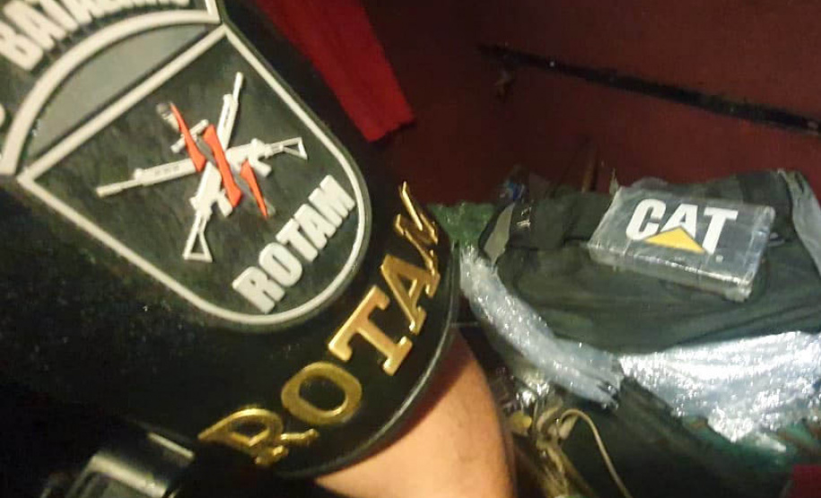 A Rondas Ostensivas Tático Móvel (ROTAM) do 9° Batalhão da Polícia Militar (9°BPM), apreendeu, na madrugada deste sábado (18), 274 quilos de pasta base de cocaína em um caminhão que estava na fila para acesso ao Porto de Paranaguá.  -  Curitiba, 18/09/2021  -  Foto: PMPR