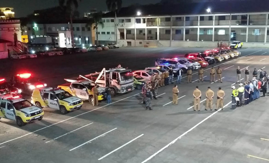 A operação da Ação Integrada de Fiscalização Urbana (AIFU) abordou 17 pontos comerciais na Capital entre a noite de sábado (18/09) e a madrugada de domingo (19/09). O trabalho resultou em sete estabelecimentos comerciais fechados e R$ 595.550,00 mil em multas aplicadas pelos agentes municipais. As equipes da AIFU dispersaram 1.684 pessoas de aglomerações. -  Curitiba, 19/09/2021  -  Foto: SESP-PR