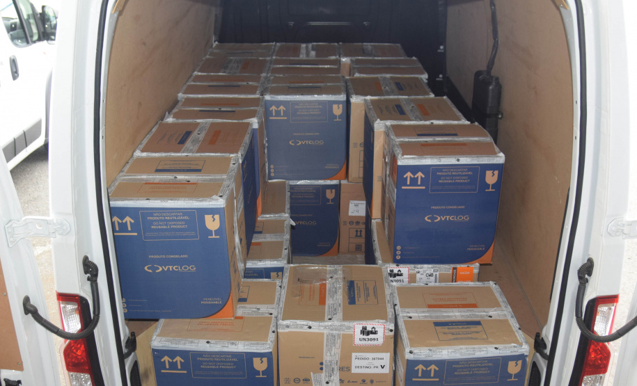 A Secretaria de Estado da Saúde (Sesa) recebeu neste domingo (19) mais 348.660 vacinas contra a Covid-19 da Pfizer/BioNTech. - Curitiba, 19/09/2021 - Foto: Américo Antonio/SESA