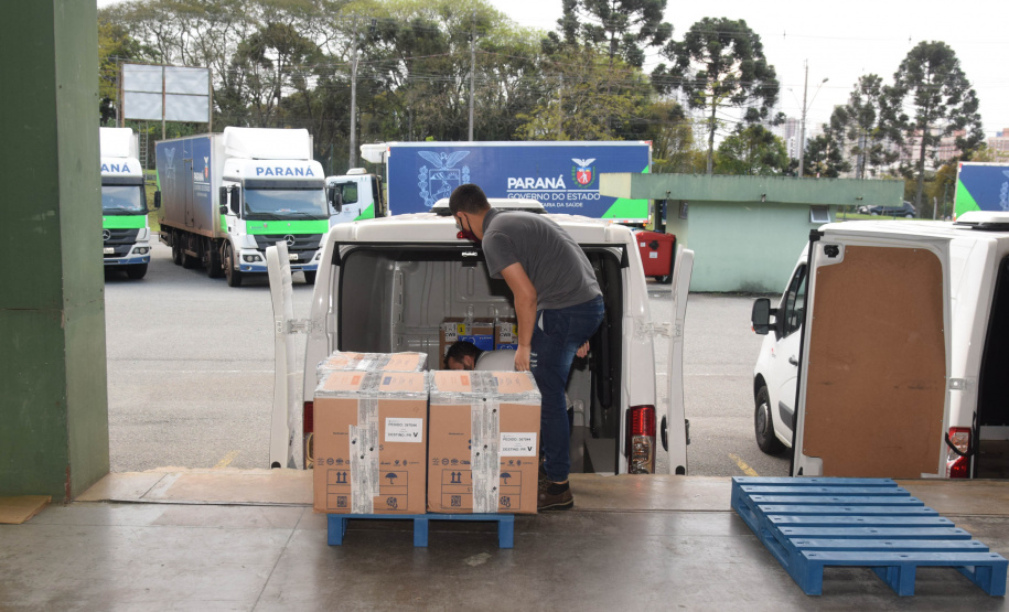 A Secretaria de Estado da Saúde (Sesa) recebeu neste domingo (19) mais 348.660 vacinas contra a Covid-19 da Pfizer/BioNTech. - Curitiba, 19/09/2021 - Foto: Américo Antonio/SESA