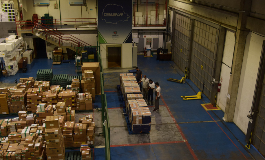 A Secretaria de Estado da Saúde (Sesa) recebeu neste domingo (19) mais 348.660 vacinas contra a Covid-19 da Pfizer/BioNTech. - Curitiba, 19/09/2021 - Foto: Américo Antonio/SESA