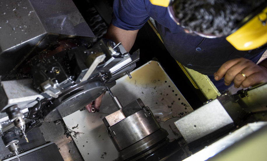 O Instituto de Tecnologia do Paraná (Tecpar) é o único laboratório do Estado a fazer a análise de ligas de titânio, material amplamente utilizado na produção de próteses para implantes ortopédicos e odontológicos. Foto:Marcelo Andrade