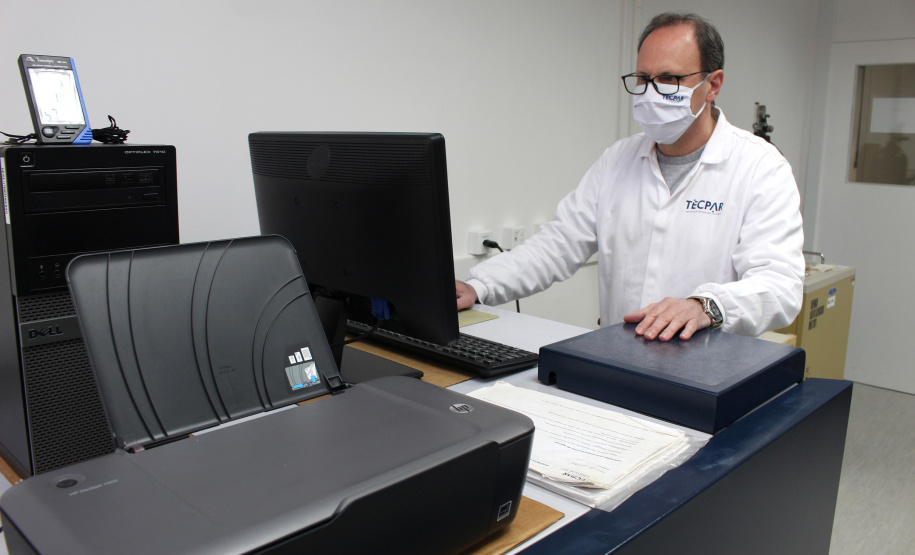 O Instituto de Tecnologia do Paraná (Tecpar) é o único laboratório do Estado a fazer a análise de ligas de titânio, material amplamente utilizado na produção de próteses para implantes ortopédicos e odontológicos. Foto:Luciano Sarote