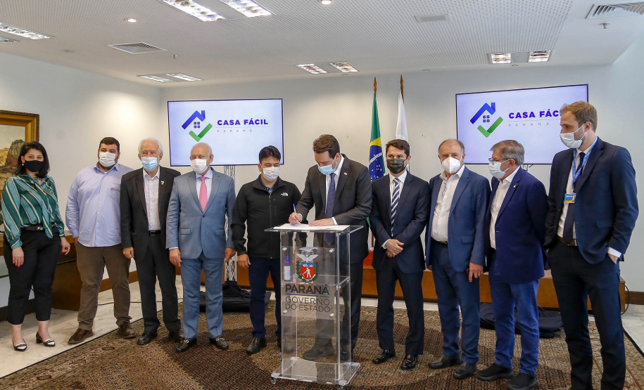 20.09.2021 -  Governador Carlos Massa Ratinho Junior assina convenio Casa Facil
Prefeito Hissam
Foto Gilson Abreu