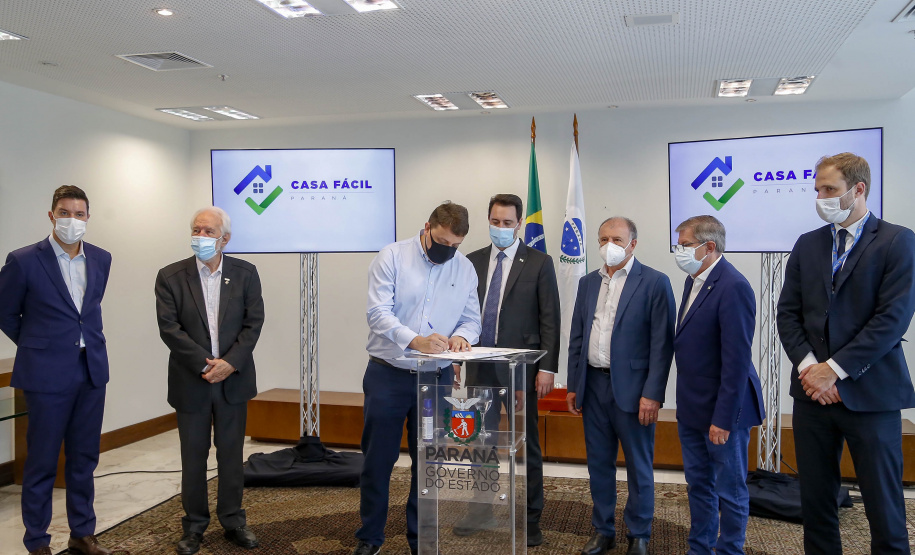 20.09.2021 -  Governador Carlos Massa Ratinho Junior assina convenio Casa Facil
Foto Gilson Abreu
