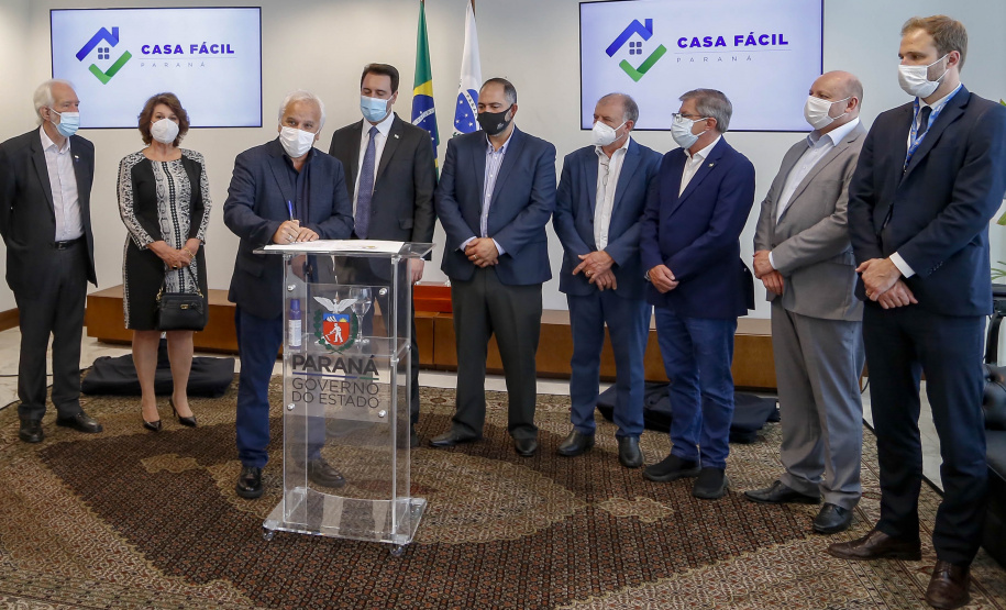 20.09.2021 -  Governador Carlos Massa Ratinho Junior assina convenio Casa Facil
prefeito Celso Fernando Góes
Foto Gilson Abreu