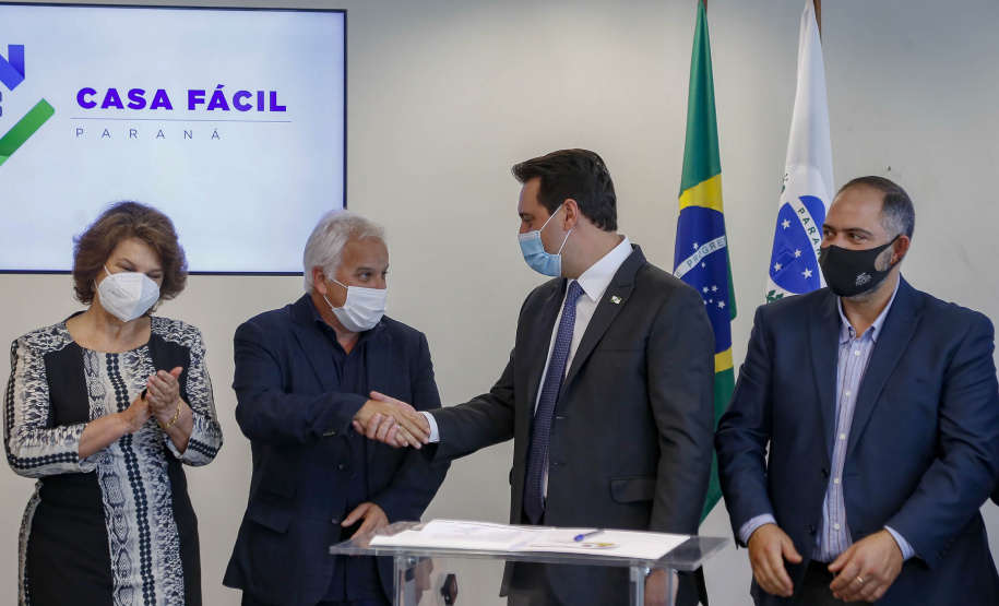 20.09.2021 -  Governador Carlos Massa Ratinho Junior assina convenio Casa Facil
prefeito Celso Fernando Góes
Foto Gilson Abreu