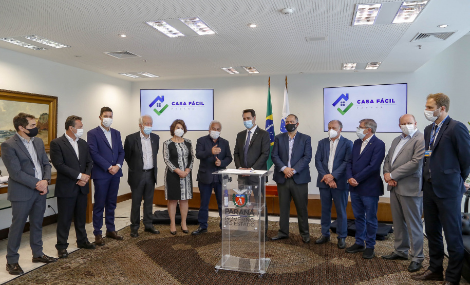 20.09.2021 -  Governador Carlos Massa Ratinho Junior assina convenio Casa Facil
prefeito Celso Fernando Góes
Foto Gilson Abreu