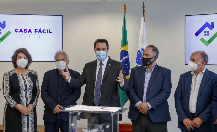 20.09.2021 -  Governador Carlos Massa Ratinho Junior assina convenio Casa Facil
prefeito Celso Fernando Góes
Foto Gilson Abreu