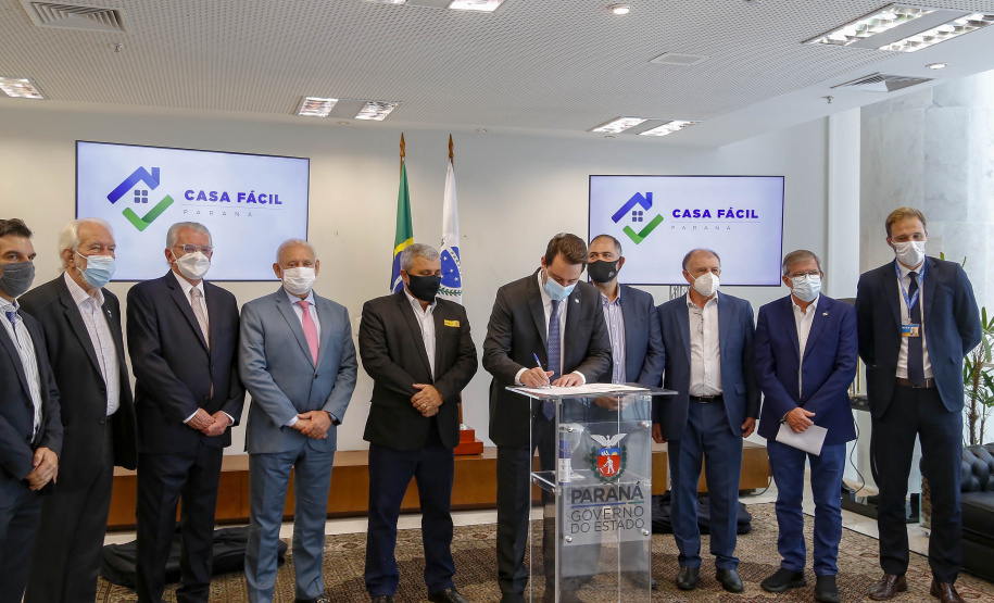 20.09.2021 -  Governador Carlos Massa Ratinho Junior assina convenio Casa Facil
prefeito Jorge Derbli
Foto Gilson Abreu