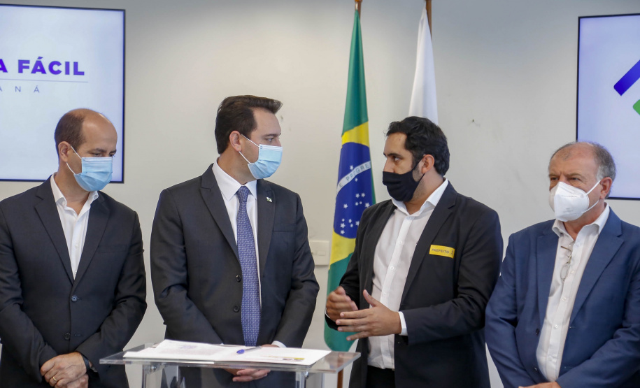 20.09.2021 -  Governador Carlos Massa Ratinho Junior assina convenio Casa Facil
prefeito Jorge Derbli
Foto Gilson Abreu