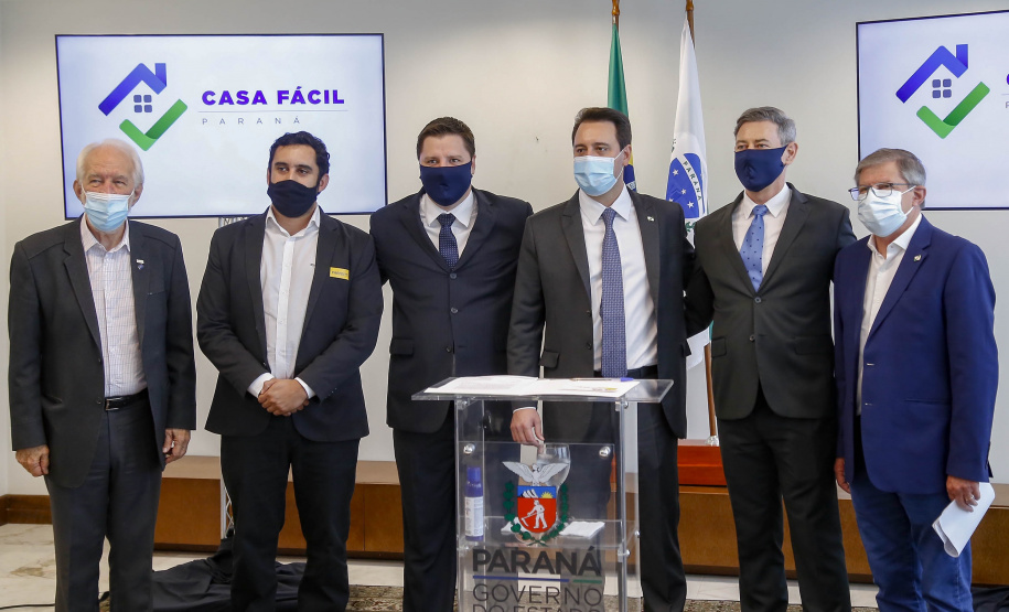 20.09.2021 -  Governador Carlos Massa Ratinho Junior assina convenio Casa Facil
prefeito Jorge Derbli
Foto Gilson Abreu