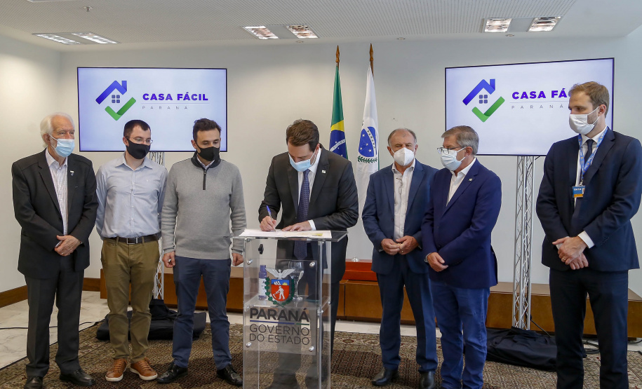 20.09.2021 -  Governador Carlos Massa Ratinho Junior assina convenio Casa Facil
Foto Gilson Abreu