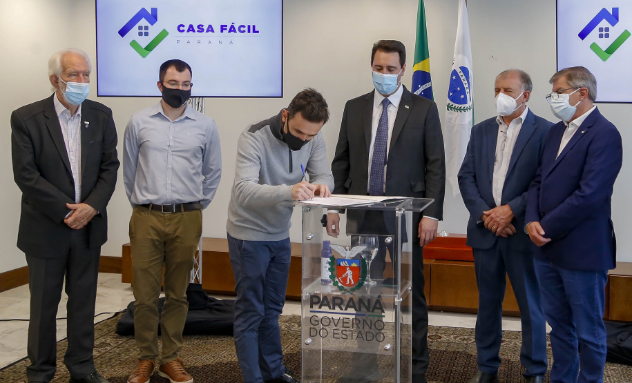 20.09.2021 -  Governador Carlos Massa Ratinho Junior assina convenio Casa Facil
Foto Gilson Abreu