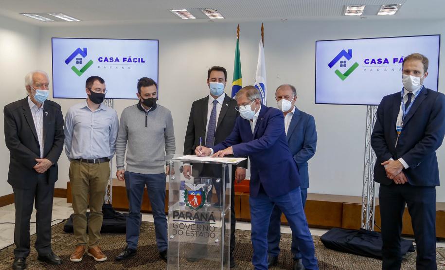 20.09.2021 -  Governador Carlos Massa Ratinho Junior assina convenio Casa Facil
Foto Gilson Abreu