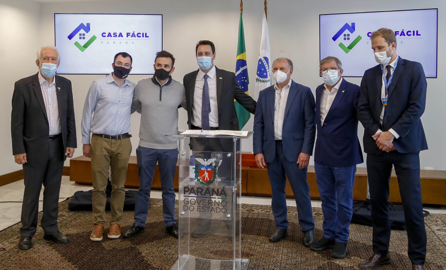 20.09.2021 -  Governador Carlos Massa Ratinho Junior assina convenio Casa Facil
Foto Gilson Abreu