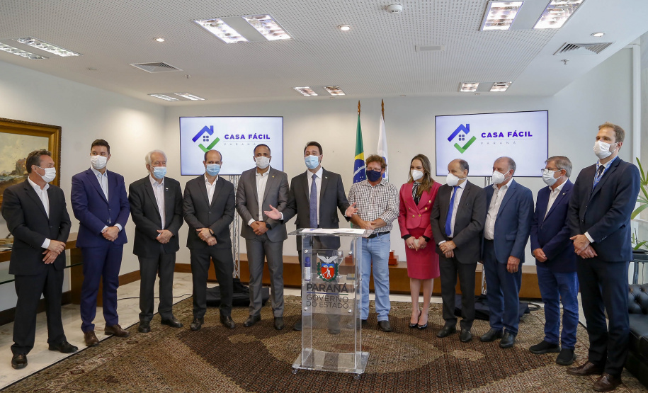 20.09.2021 -  Governador Carlos Massa Ratinho Junior assina convenio Casa Facil
prefeito Victor Martini
Foto Gilson Abreu