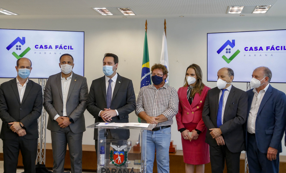 20.09.2021 -  Governador Carlos Massa Ratinho Junior assina convenio Casa Facil
prefeito Victor Martini
Foto Gilson Abreu