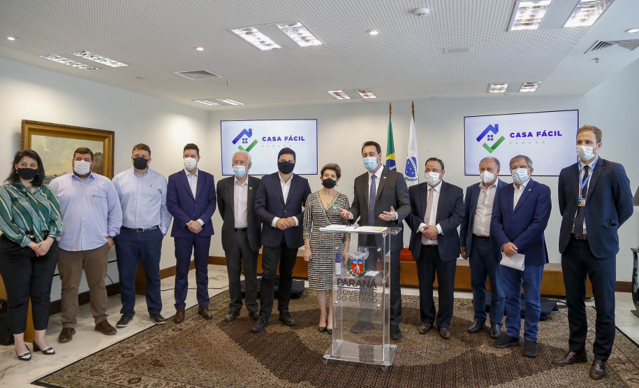 20.09.2021 -  Governador Carlos Massa Ratinho Junior assina convenio Casa Facil
 prefeita Elizabeth Silveira Schmidt.
Foto Gilson Abreu