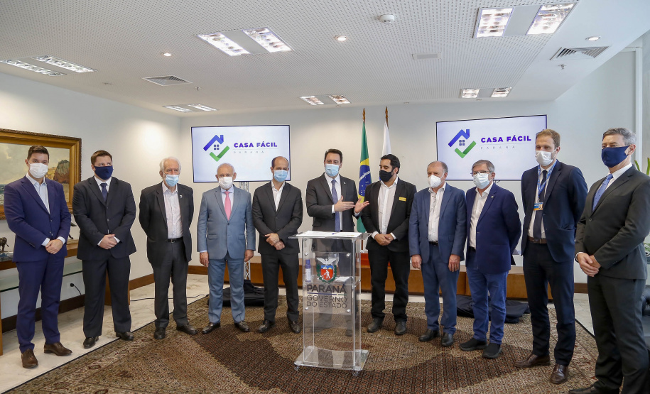 20.09.2021 -  Governador Carlos Massa Ratinho Junior assina convenio Casa Facil
prefeito Lucas Machado
Foto Gilson Abreu