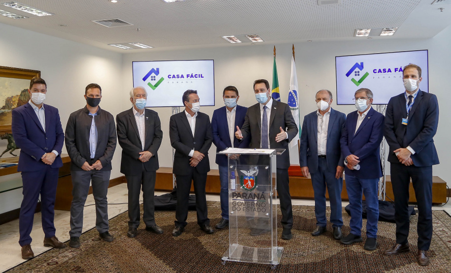 20.09.2021 -  Governador Carlos Massa Ratinho Junior assina convenio Casa Facil
prefeito Fran Boni
Foto Gilson Abreu