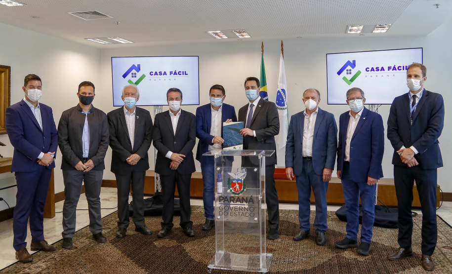 20.09.2021 -  Governador Carlos Massa Ratinho Junior assina convenio Casa Facil
prefeito Fran Boni
Foto Gilson Abreu