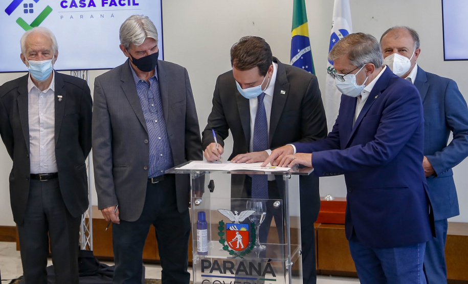 20.09.2021 -  Governador Carlos Massa Ratinho Junior assina convenio Casa Facil
Foto Gilson Abreu