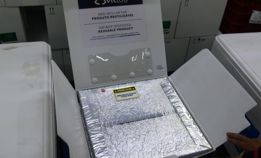 Com a ajuda das vacinas contra a Covid-19 que o Paraná recebeu nesta segunda-feira (20), a Secretaria de Estado da Saúde dará início a mais uma etapa da campanha de vacinação com a aplicação das doses de reforço (terceira dose).. Foto: Américo Antonio/SESA