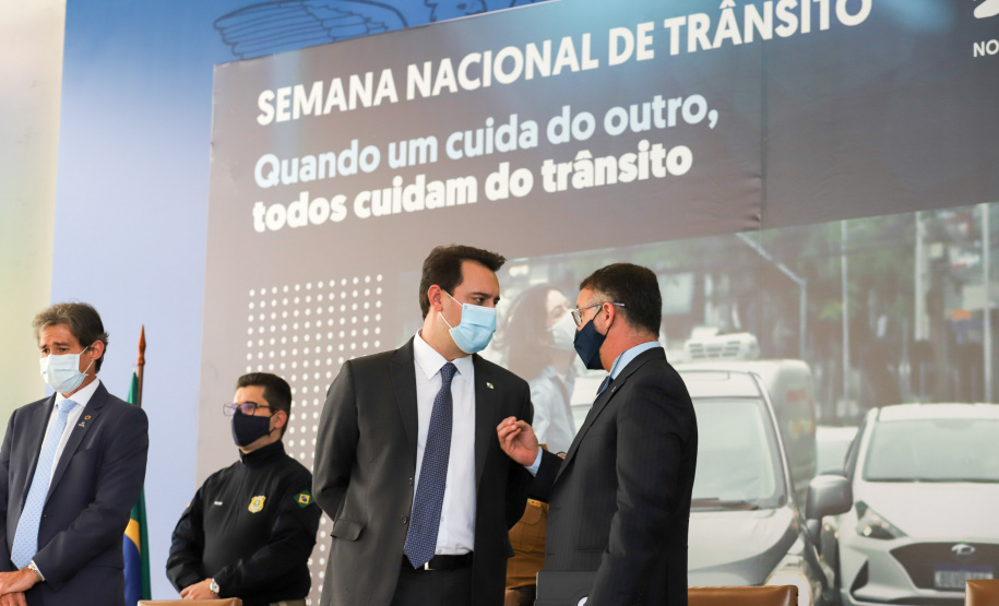 Semana Transito O governador Carlos Massa Ratinho Junior participa nesta segunda-feira (20), do lançamento da Semana Nacional de Transito ao lado do secretário nacional de Trânsito, Frederico Carneiro, e do diretor-geral do Detran-PR, Wagner Mesquita. 20/09/2021 - Foto: Geraldo Bubniak/AEN