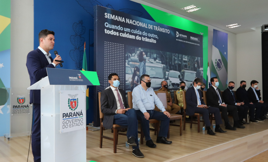Semana Transito O governador Carlos Massa Ratinho Junior participa nesta segunda-feira (20), do lançamento da Semana Nacional de Transito ao lado do secretário nacional de Trânsito, Frederico Carneiro, e do diretor-geral do Detran-PR, Wagner Mesquita. 20/09/2021 - Foto: Geraldo Bubniak/AEN