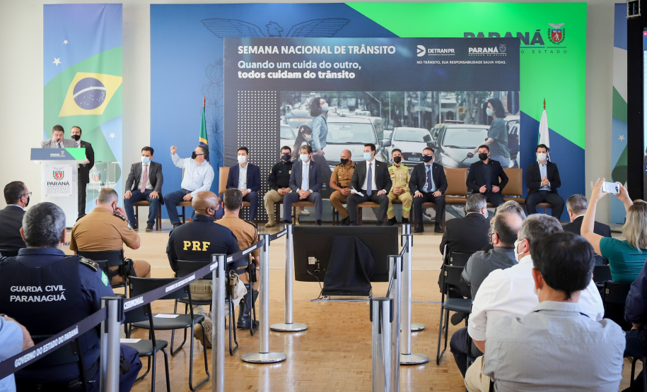Semana Transito O governador Carlos Massa Ratinho Junior participa nesta segunda-feira (20), do lançamento da Semana Nacional de Transito ao lado do secretário nacional de Trânsito, Frederico Carneiro, e do diretor-geral do Detran-PR, Wagner Mesquita. 20/09/2021 - Foto: Geraldo Bubniak/AEN