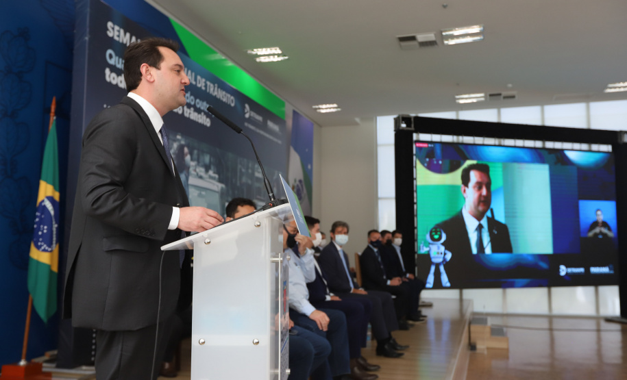 Semana Transito O governador Carlos Massa Ratinho Junior participa nesta segunda-feira (20), do lançamento da Semana Nacional de Transito ao lado do secretário nacional de Trânsito, Frederico Carneiro, e do diretor-geral do Detran-PR, Wagner Mesquita. 20/09/2021 - Foto: Geraldo Bubniak/AEN