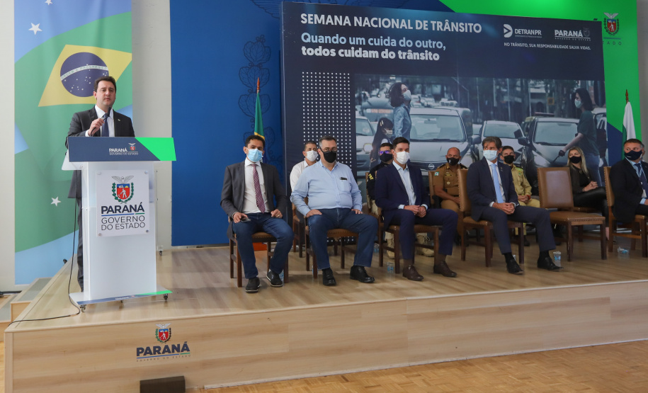 Semana Transito O governador Carlos Massa Ratinho Junior participa nesta segunda-feira (20), do lançamento da Semana Nacional de Transito ao lado do secretário nacional de Trânsito, Frederico Carneiro, e do diretor-geral do Detran-PR, Wagner Mesquita. 20/09/2021 - Foto: Geraldo Bubniak/AEN