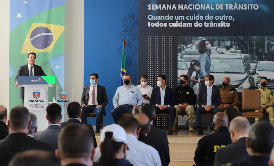 Semana Transito O governador Carlos Massa Ratinho Junior participa nesta segunda-feira (20), do lançamento da Semana Nacional de Transito ao lado do secretário nacional de Trânsito, Frederico Carneiro, e do diretor-geral do Detran-PR, Wagner Mesquita. 20/09/2021 - Foto: Geraldo Bubniak/AEN