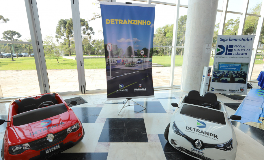 Semana Transito O governador Carlos Massa Ratinho Junior participa nesta segunda-feira (20), do lançamento da Semana Nacional de Transito ao lado do secretário nacional de Trânsito, Frederico Carneiro, e do diretor-geral do Detran-PR, Wagner Mesquita. 20/09/2021 - Foto: Geraldo Bubniak/AEN