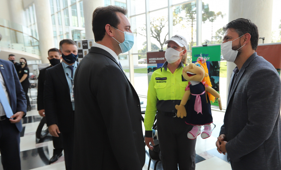 Semana Transito O governador Carlos Massa Ratinho Junior participa nesta segunda-feira (20), do lançamento da Semana Nacional de Transito ao lado do secretário nacional de Trânsito, Frederico Carneiro, e do diretor-geral do Detran-PR, Wagner Mesquita. 20/09/2021 - Foto: Geraldo Bubniak/AEN