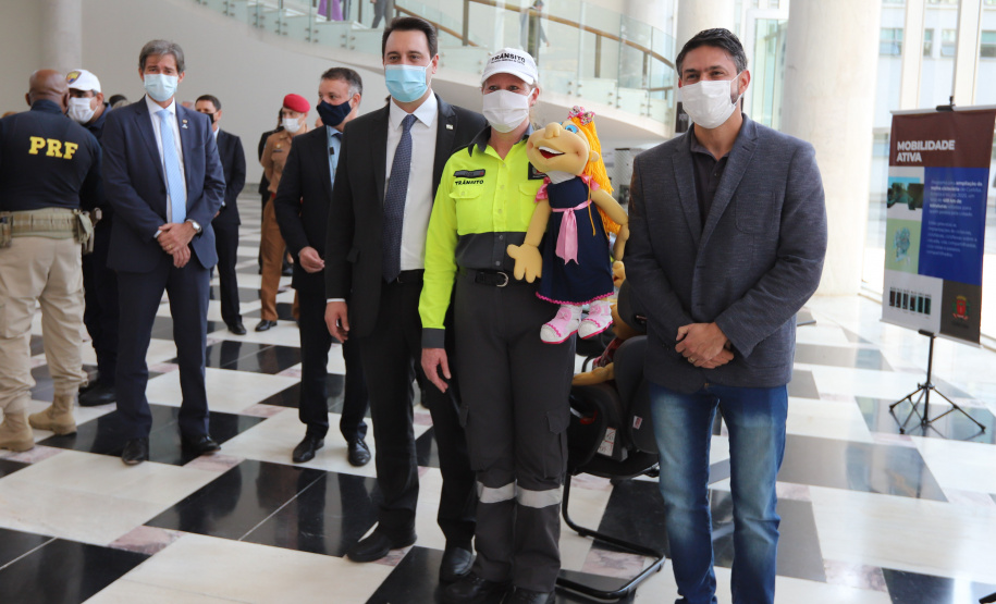 Semana Transito O governador Carlos Massa Ratinho Junior participa nesta segunda-feira (20), do lançamento da Semana Nacional de Transito ao lado do secretário nacional de Trânsito, Frederico Carneiro, e do diretor-geral do Detran-PR, Wagner Mesquita. 20/09/2021 - Foto: Geraldo Bubniak/AEN