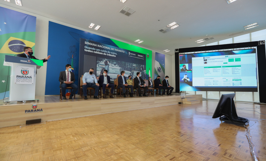Semana Transito O governador Carlos Massa Ratinho Junior participa nesta segunda-feira (20), do lançamento da Semana Nacional de Transito ao lado do secretário nacional de Trânsito, Frederico Carneiro, e do diretor-geral do Detran-PR, Wagner Mesquita. 20/09/2021 - Foto: Geraldo Bubniak/AEN