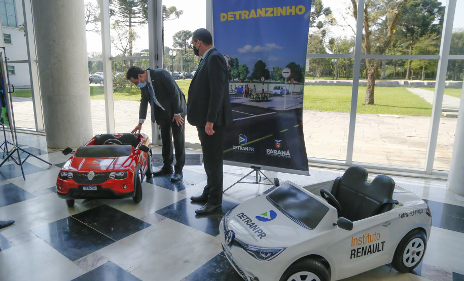 O governador Carlos Massa Ratinho Junior participa nesta segunda-feira (20), do lançamento da Semana Nacional de Transito ao lado do secretário nacional de Trânsito, Frederico Carneiro, e do diretor-geral do Detran-PR, Wagner Mesquita. 20/09/2021 - Foto: Jonathan Campos/AEN