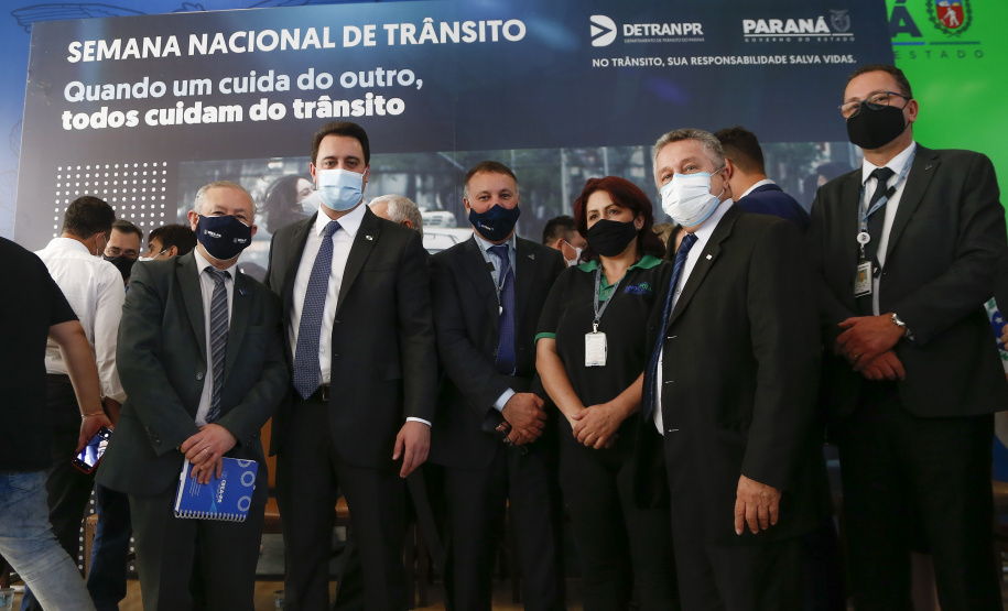 O governador Carlos Massa Ratinho Junior participa nesta segunda-feira (20), do lançamento da Semana Nacional de Transito ao lado do secretário nacional de Trânsito, Frederico Carneiro, e do diretor-geral do Detran-PR, Wagner Mesquita. 20/09/2021 - Foto: Jonathan Campos/AEN