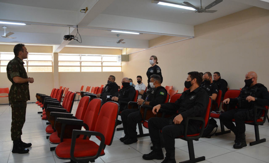 Agentes penitenciários participam de curso de habilitação em fuzil e armeiro no Exército Brasileiro  -  Curitiba, 20/09/2021  -  Foto: DEPEN-PR