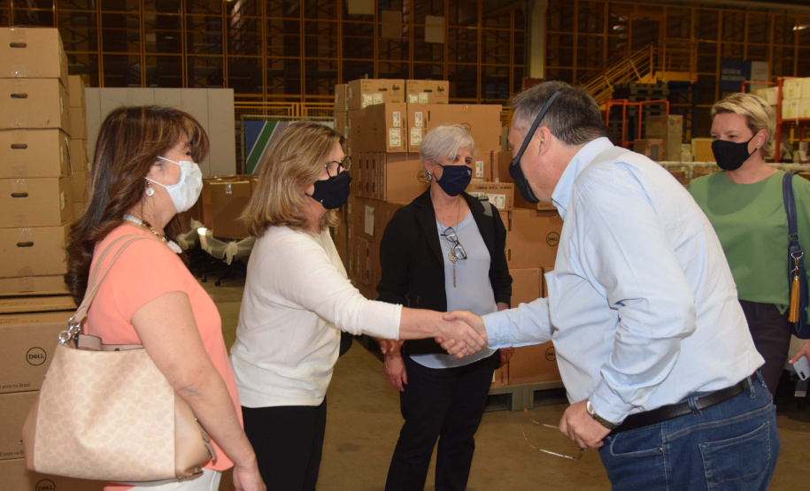 A Secretaria de Estado da Saúde (Sesa) recebeu 20 geladeiras e quatro câmaras frias, ou ultrafreezers, por meio do movimento Unidos pela Vacina. Os novos equipamentos auxiliarão no armazenamento de insumos como vacinas e medicamentos, nas 22 Regionais de Saúde. A entrega foi realizada nesta segunda-feira (20) na Coordenação de Material de Patrimônio (Comp).
Foto: Américo Antonio/SESA