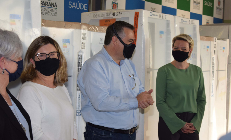 A Secretaria de Estado da Saúde (Sesa) recebeu 20 geladeiras e quatro câmaras frias, ou ultrafreezers, por meio do movimento Unidos pela Vacina. Os novos equipamentos auxiliarão no armazenamento de insumos como vacinas e medicamentos, nas 22 Regionais de Saúde. A entrega foi realizada nesta segunda-feira (20) na Coordenação de Material de Patrimônio (Comp).
Foto: Américo Antonio/SESA